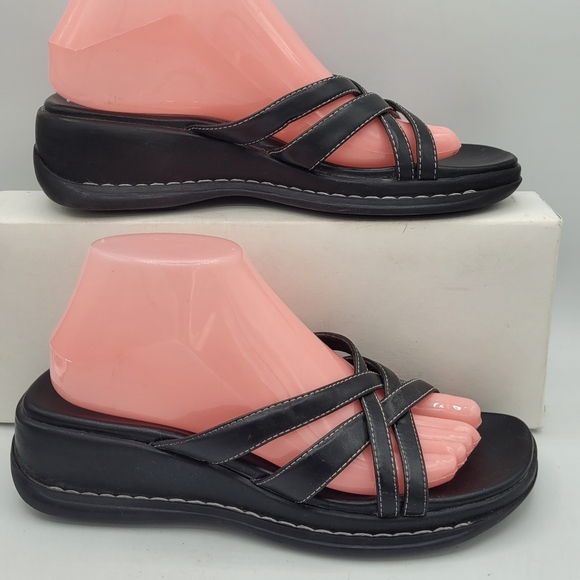 Curfew black leather 2.25" wedge slide sandals W/ criss-cross straps Size 7.5 - Picture 5 of 16